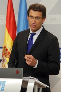 Feijóo advierte a las empresas de que la nueva licitación del vial de Carballo incluirá la baja temeraria