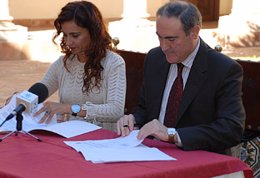 La consejera de Salud, María Jesús Montero, durante la firma del acuerdo