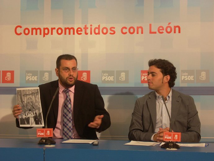 El secretario de Organización del PSOE de León, Ibán García del Blanco, y el dip