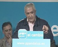 Arenas lamenta que el PSOE crea que en "la miseria de Andalucía, está el voto"