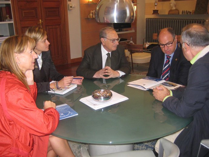 La Fundación San Cebrián presenta a la Diputación de Palencia la marcha 'Capaces