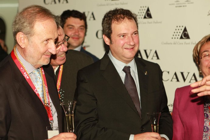 Alberto Ruiz Gallardón y Jordi Hereu con el Ave Cava