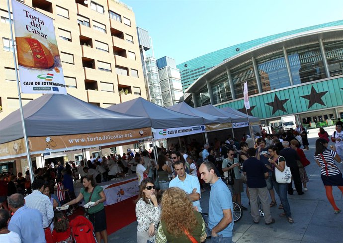 FOTOS: La D.O.P. Torta Del Casar Ha Invitado A Más De 5.000 Madrileños Al Aperit