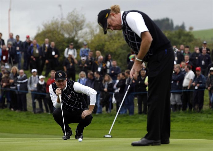 Miguel Ángel Jiménez golpea una bola