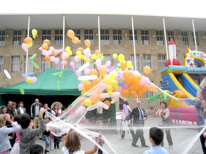 Los concejales han estado presentes en la suelta de globos