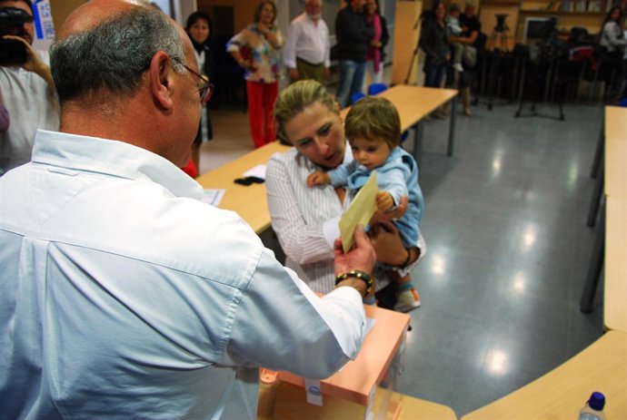 FOTOS MAGDALENA VALERIO Y ARACELI MUÑOZ EN JORNADA ELECTORAL PRIMARIAS DE GUADAL