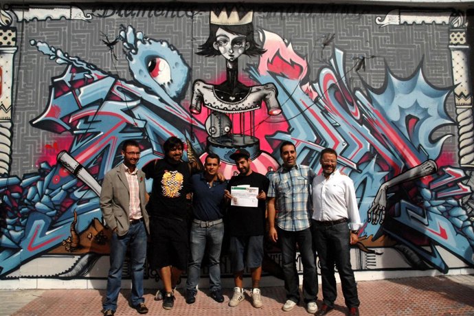 Adjunto Nota Ganadores Certamen De Graffiti. En La Foto Director Del IAJ, Raúl P