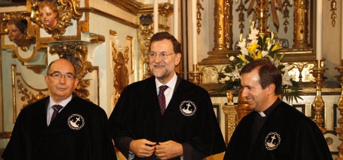 Mariano Rajoy investido cofrade mayor de los Estudiantes de Compostela