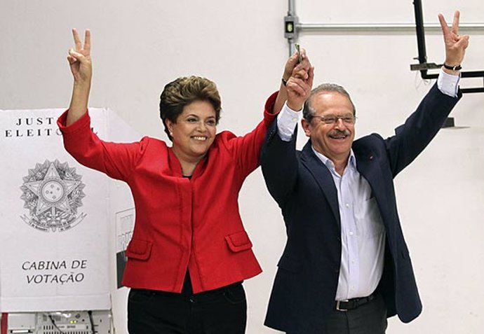 La candidata presidencial, Dilma Rousseff, y el aspirante a gobernador, Tarso Ge