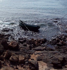 Patera en la costa de Yaiza (Lanzarote)