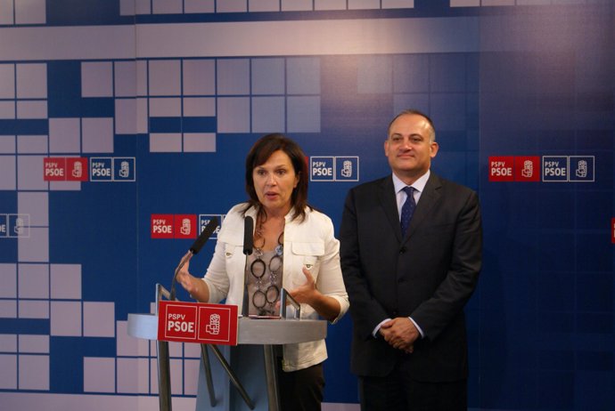 Carmen Martínez y Joan Calabuig comparecen ante los medios.