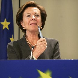Neelie Kroes es la comisaria de Competencia de la Unión Europea