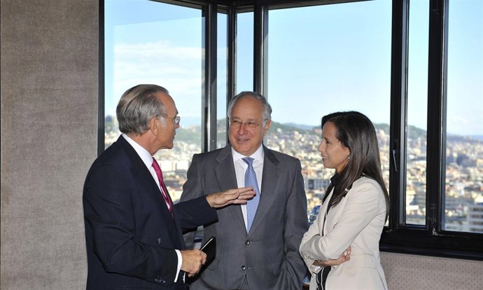Isidre Fainé, Joan Maria Nin y Beatriz Corredor 