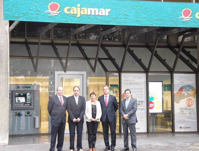 Cajamar abre su primera oficina en Pamplona.