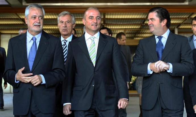 Griñán, Sebastián y Prado, antes de inaugurar el centro