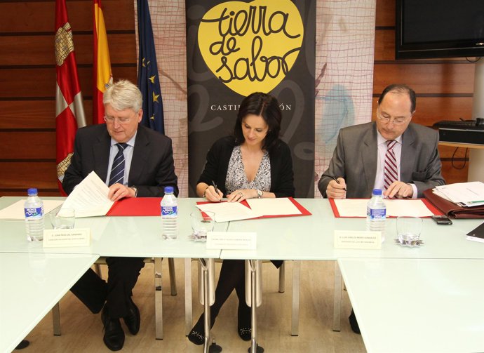 Firma para la promoción de productos con El Árbol y el Grupo Matarromera 