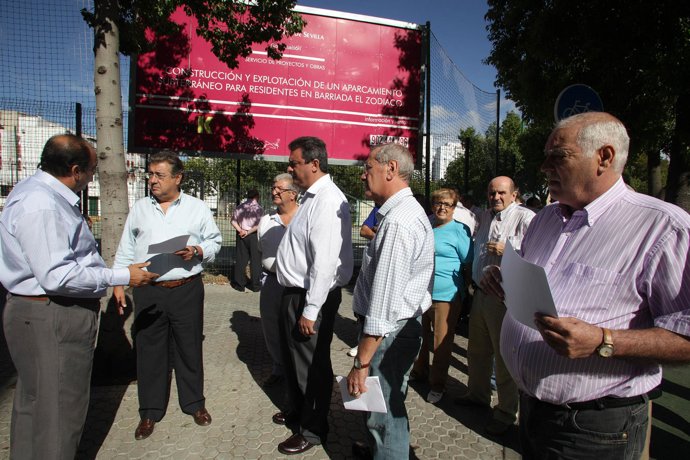 Sevilla (andalucia)-    El portavoz del Grupo Popular, Juan Ignacio Zoido,  reun