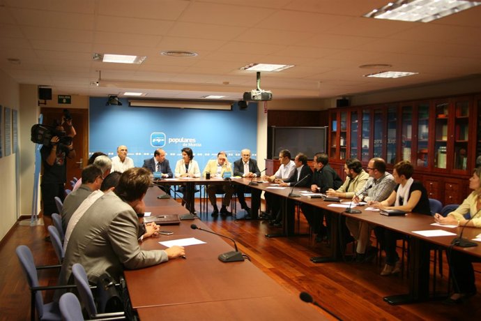Reunión entre populares sobre PGE