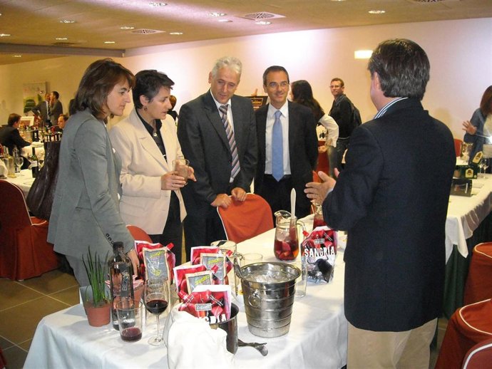 La consejera Begoña Sanzberro visita en Tudela la feria Alimenta 2010