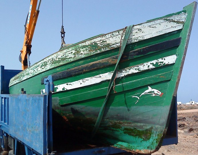 Fotonoticia, Llegada De Una Patera A La Costa Del Municipio De Yaiza