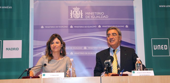 La ministra de Igualdad, Bibiana Aído, y el rector de la UNED, Juan Antonio Gime