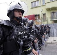 Ecuador prolonga hasta diciembre las bonificaciones a policías y militares