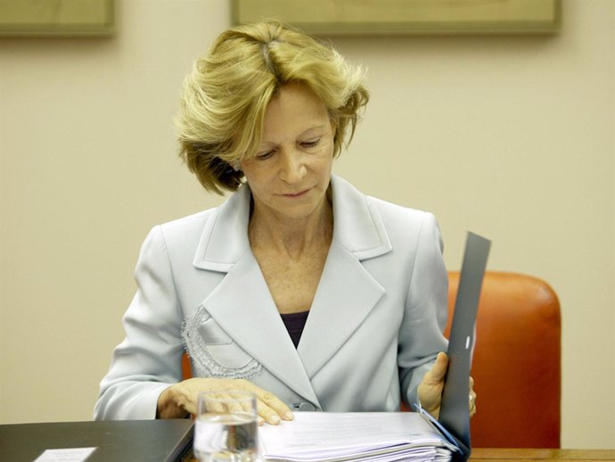 Elena Salgado, compareciendo en el Congreso