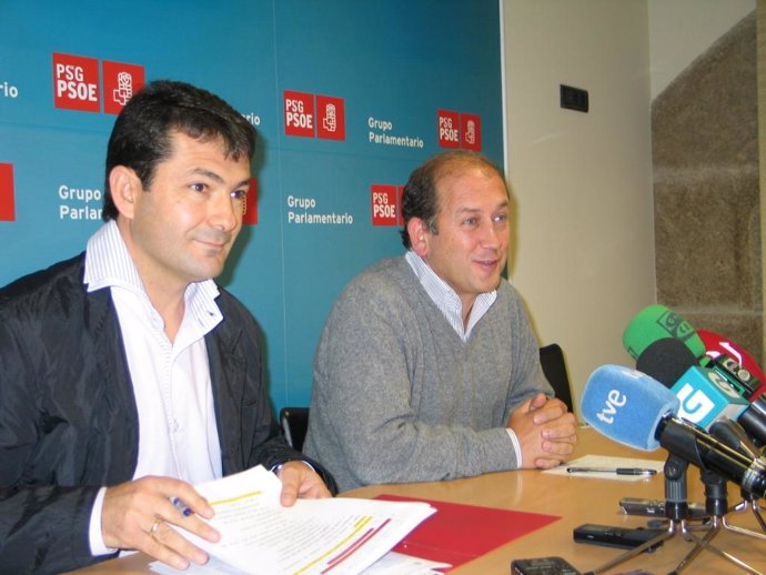 Xoaquín Fernández Leiceaga y Pablo López Vidal, del PSdeG, en el Parlamento