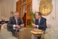 La caja y el Ayuntamiento de Córdoba expresan su voluntad de seguir colaborando