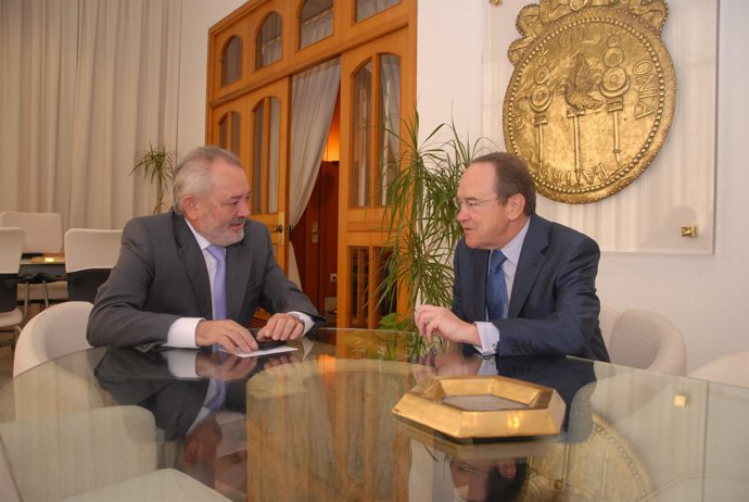 El alcalde de Córdoba, Andrés Ocaña, y el director general de CajaSur, José Carl