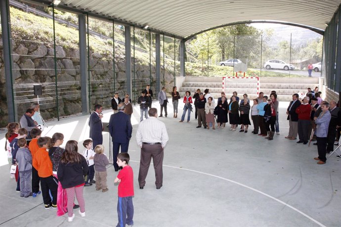 Inauguración pista polideportiva San Andrés de Luena 