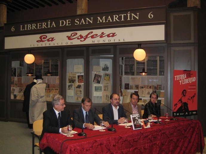 La rueda de prensa se ha celebrado en el escenario donde se recrea el asesinato 