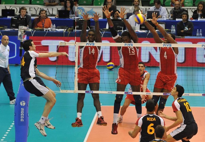 El bloqueo cubano destruye a España