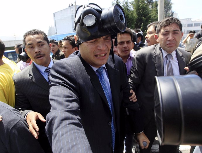 El presidente Correa tras ser atacado por policias amotinados