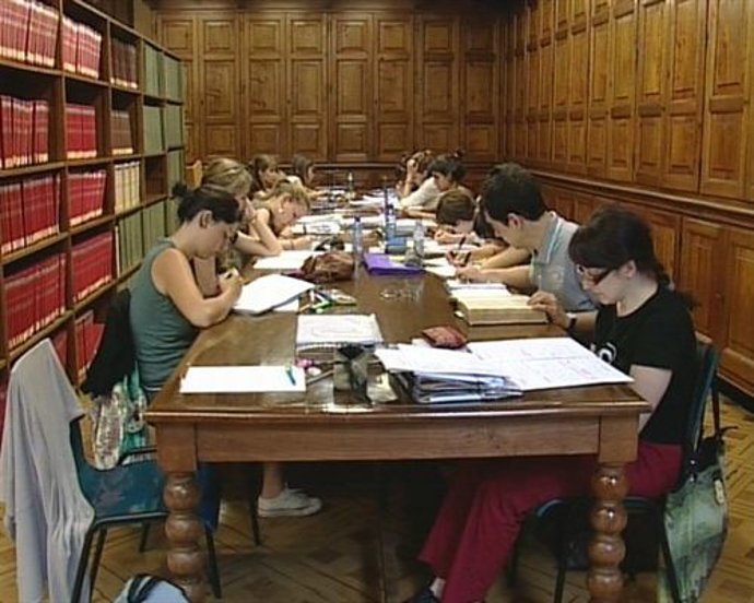 Gente estudiando, estudiantes, educación