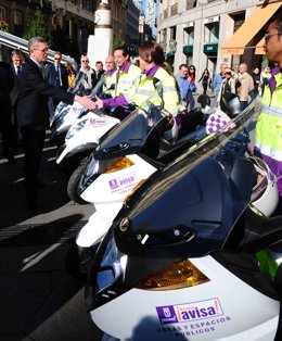 Gallardón saluda al nuevo equipo de ¡Madrid Avisa!