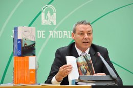 El consejero de Educació, Francisco ÁLvarez de la Chica, presenta campaña de fom