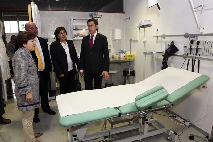 Feijóo visita centro de salud de Carballedo