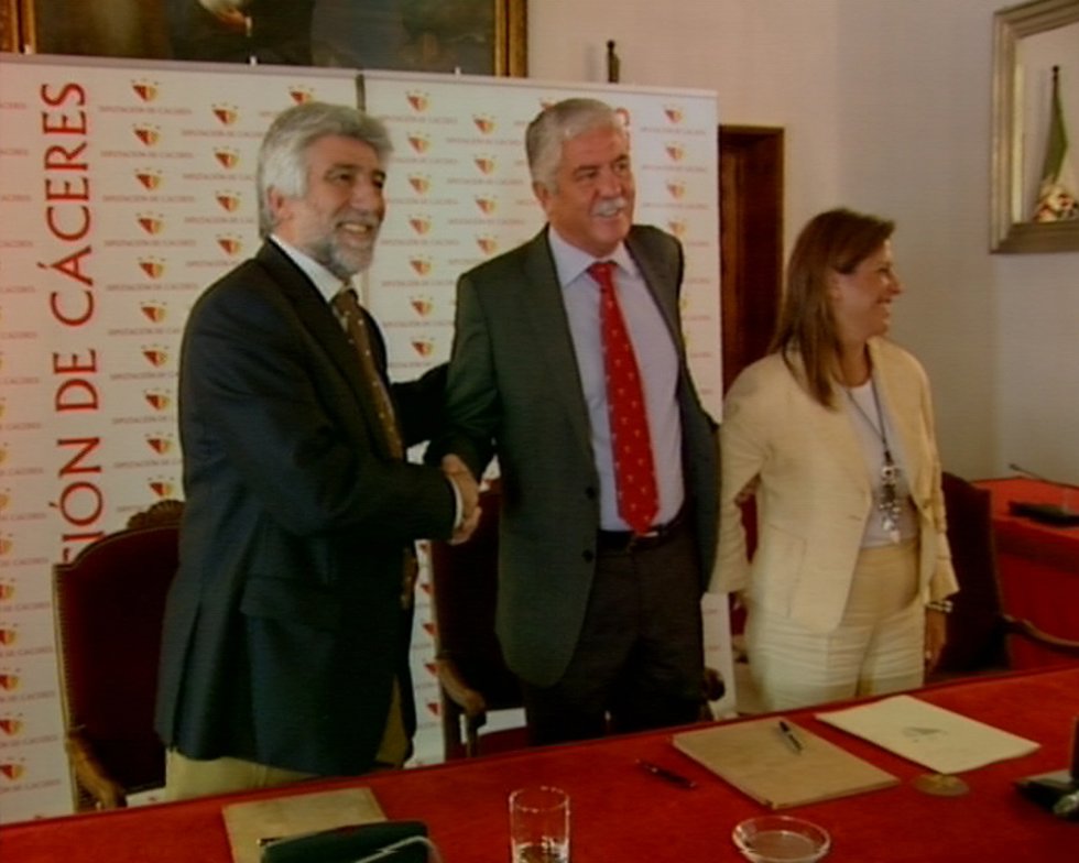 Caja Badajoz contribuye con la cultura en Cáceres