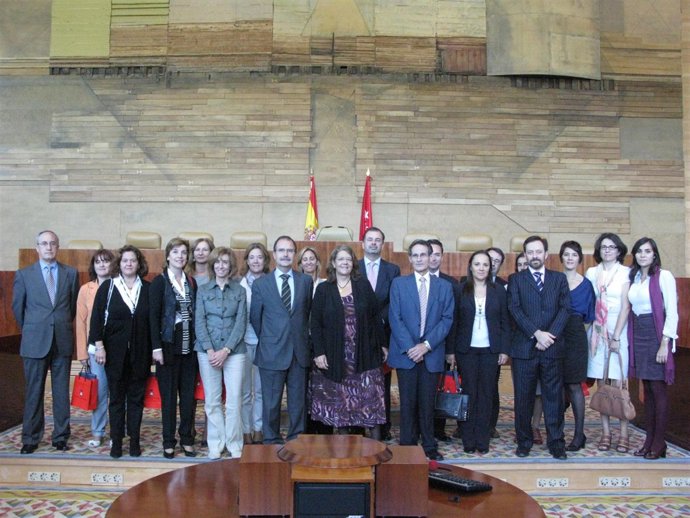 La presidenta de la Asamblea se reúne con los magistrados del TSJM