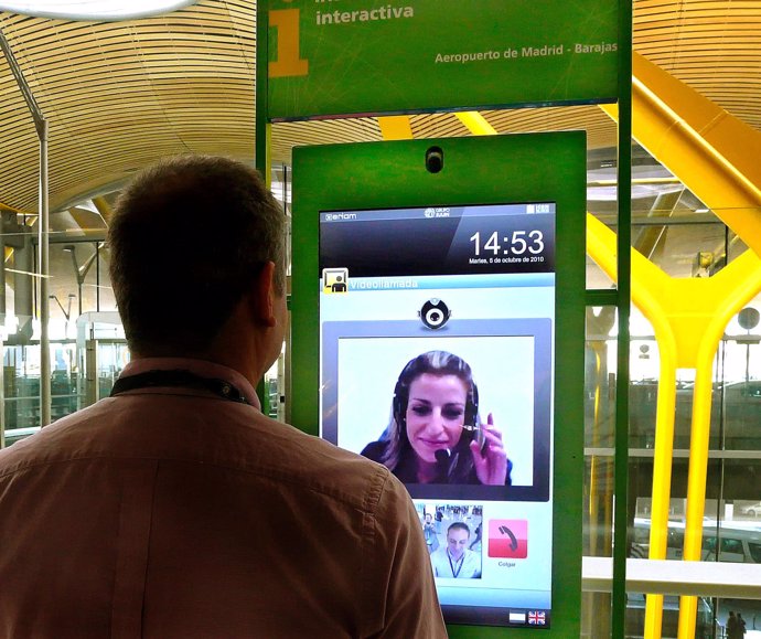 Mostradores De Información Virtual En El Aeropuerto De Madrid Barajas