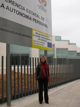 Marta Torrado a las puertas del centro.