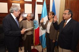 El vicepresidente de Guatemala, Rafael Espada, durante el acto de juramentación 