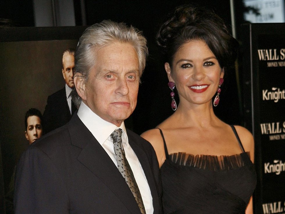 El matrimonio de actores Michael Douglas y Catherine Zeta-Jones atienden la prem