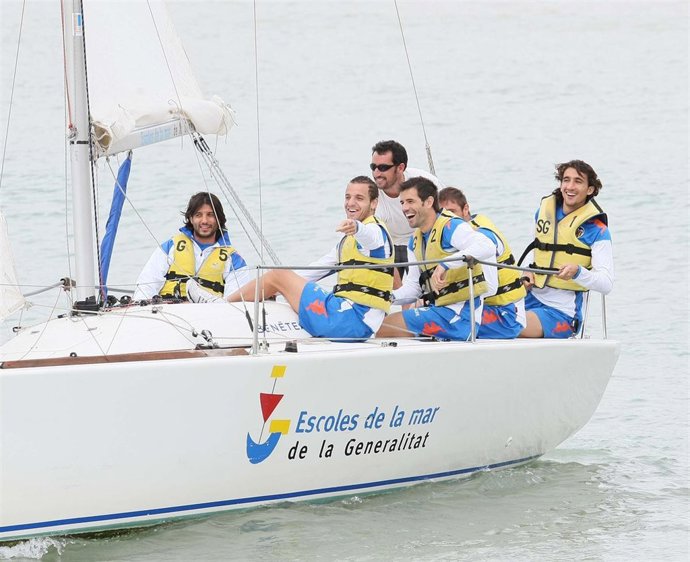 La plantilla del Valencia ha disfrutado de una joranda lúdico deportiva en el ma