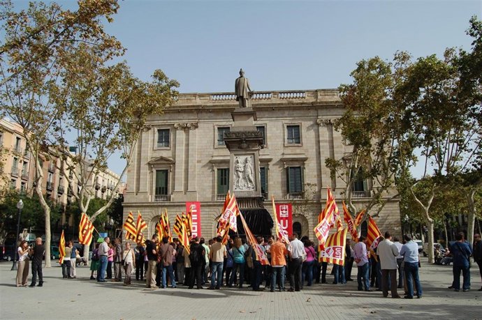 Concentración en contra de la estatua del Marqués de Comillas en Barcelona
