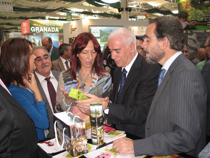 El consejero de Turismo, Luciano Alonso, y la alcaldesa de Jaén, Carmen Peñalver