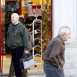 ancianos por la calle