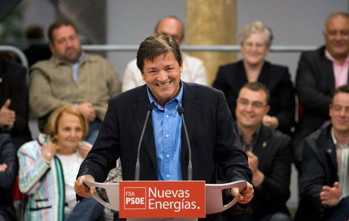 El candidato de la FSA-PSOE, Javier Fernández