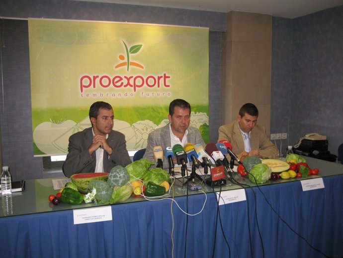 Fernando Gómez, director,  Juan Marín, presidente, y Antonio Serrano, secretario